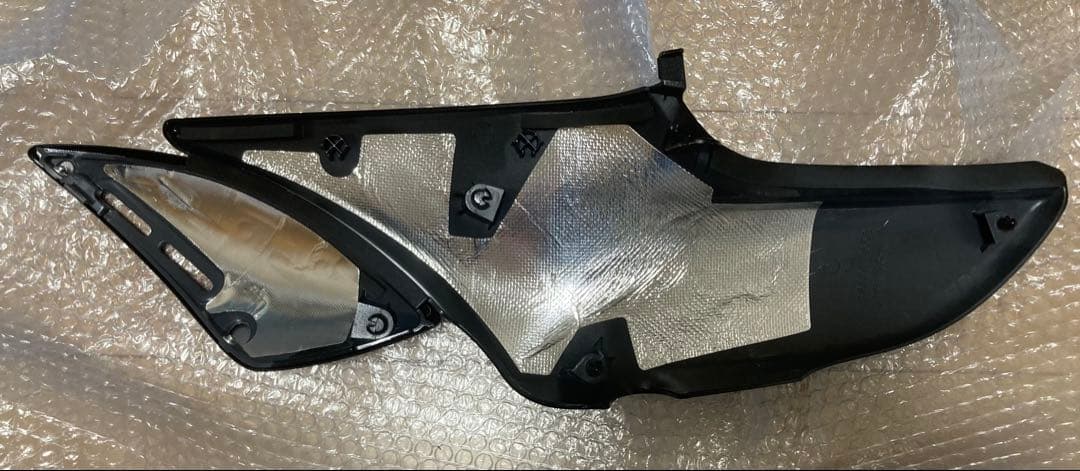 Z900RS SE 純正サイドカバー　サイドカウル