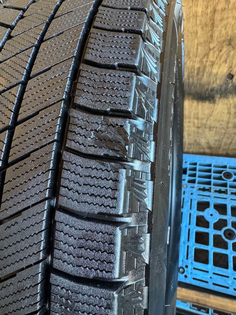 タイヤ・ホイール (327)(2)195/60R17BRIDGESTONE BLIZZAKVRX3