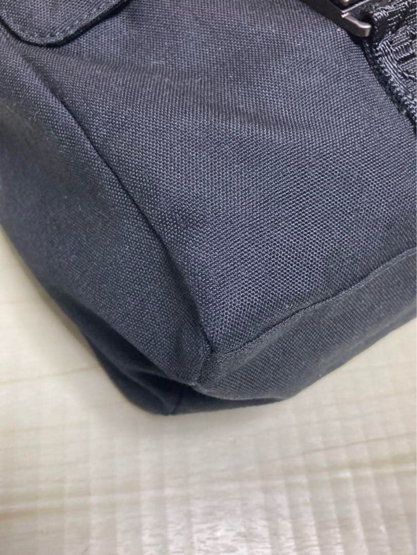 美品　ボッテガヴェネタ　黒色　キャンバス　メッセンジャーバッグ　ショルダーバッグ