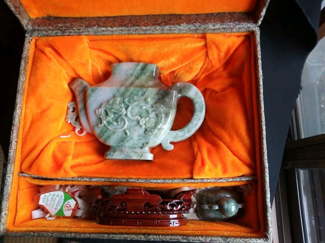 玉製龍壺　南陽翡翠(独山玉)製　中国工芸品　置物　NO.641