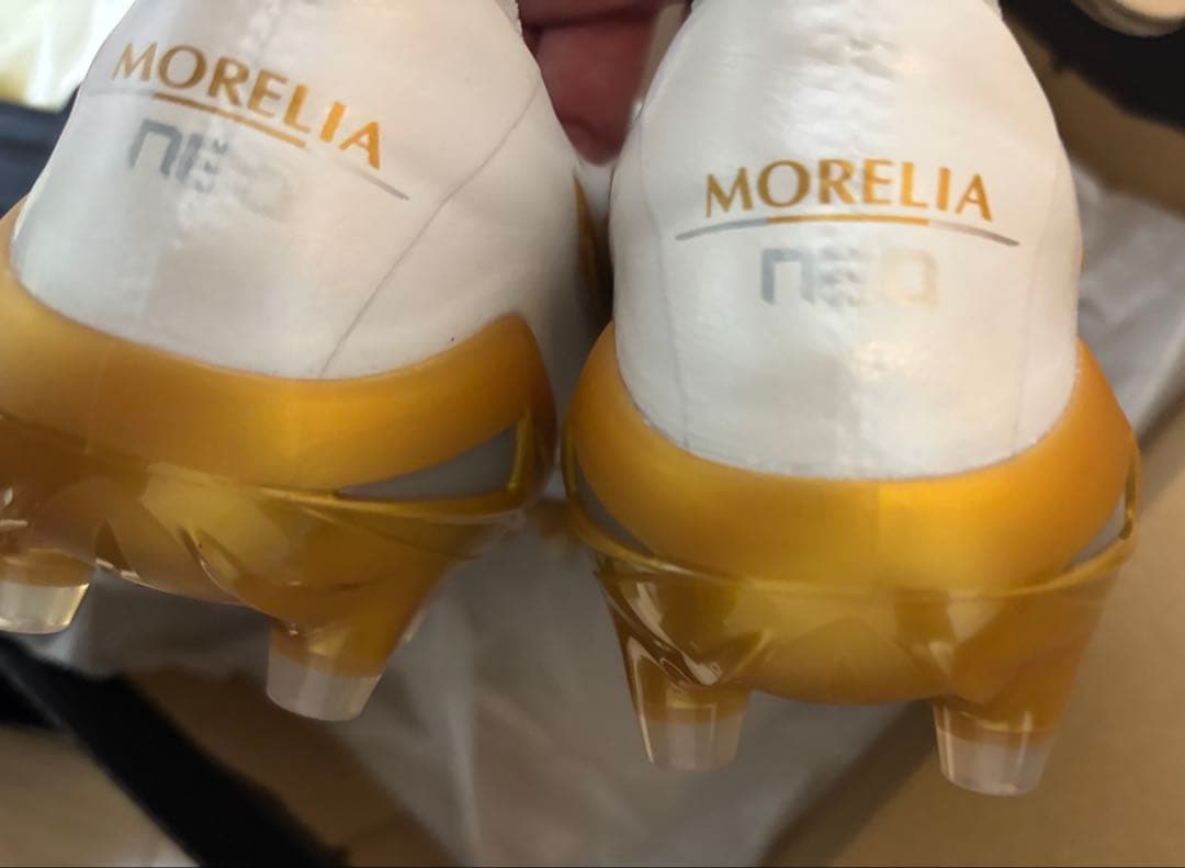 Mizuno Morelia Neo4 サッカーシューズ ホワイト/ゴールド