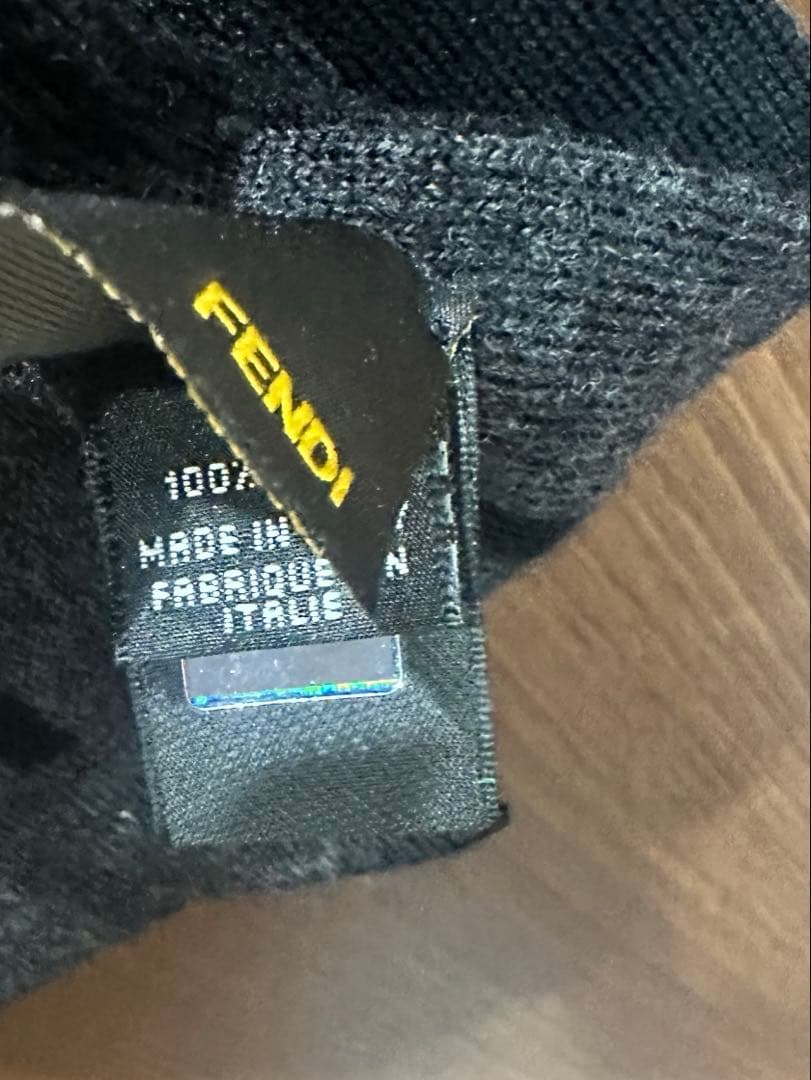 タイムセール！オシャレ！かっこいい！　FENDI ロゴ　ウールマフラー