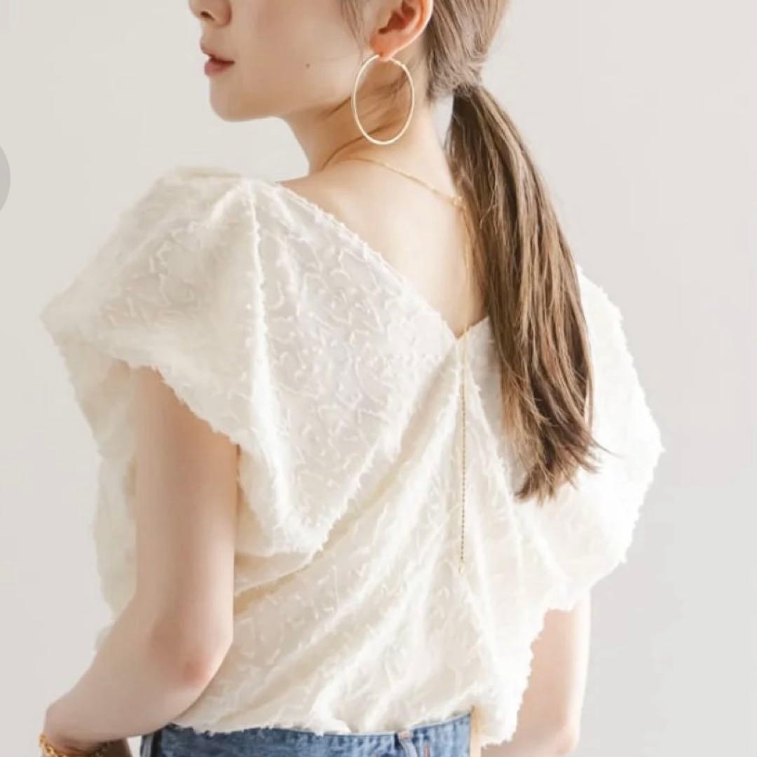 最新　ノーブル　【洗える】レオパードジャガードデコルテVブラウス