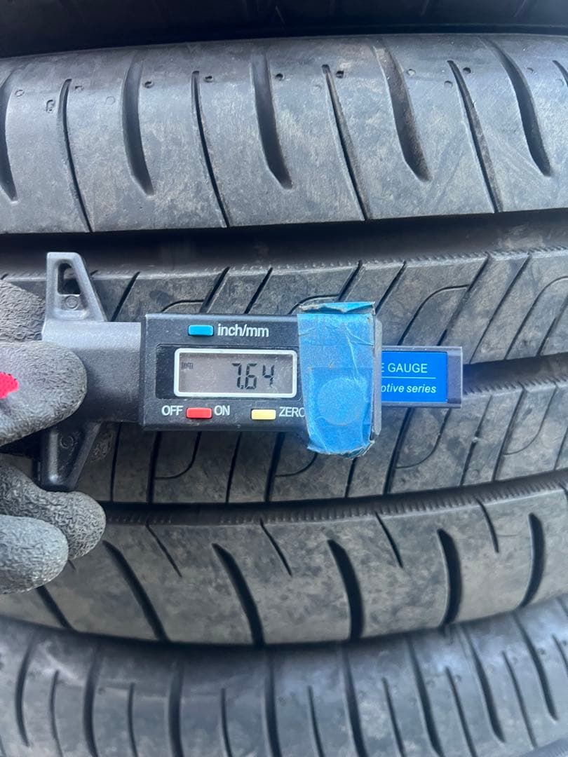 ダンロップ　エナセーブ　rv505 215/60r16 23年製　超バリ山