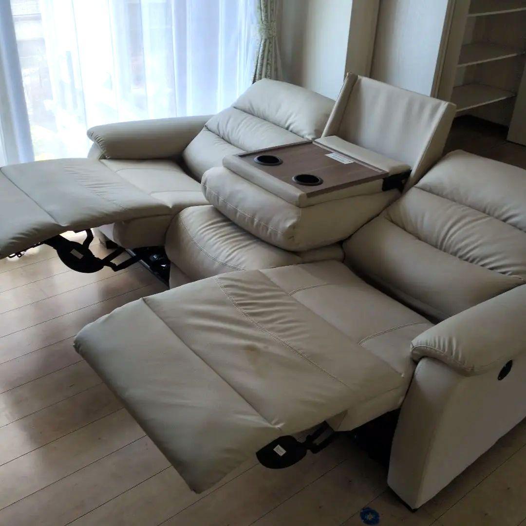 クリーム色 3人掛けリクライニングソファ カップホルダー付き