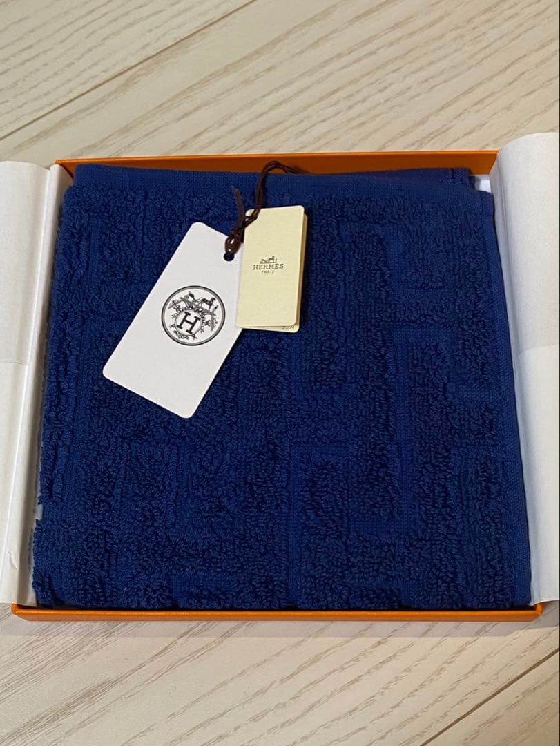 HERMES ネイビー タオルハンカチ ギフトボックス付き
