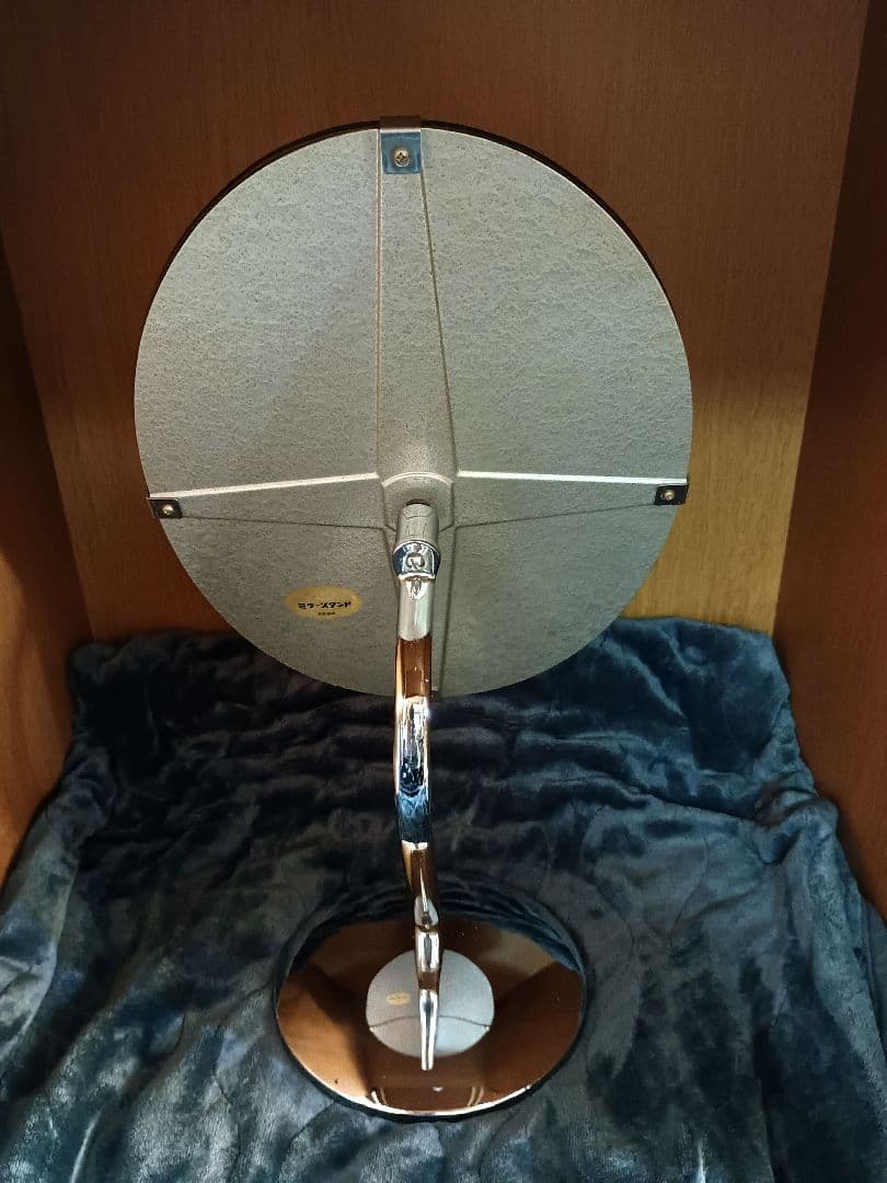 IKミラースタンド　店舗什器　化粧鏡　化粧品店