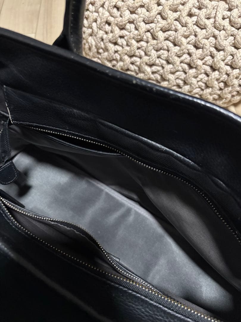 バーニーズニューヨーク ブラックレザートートバッグ