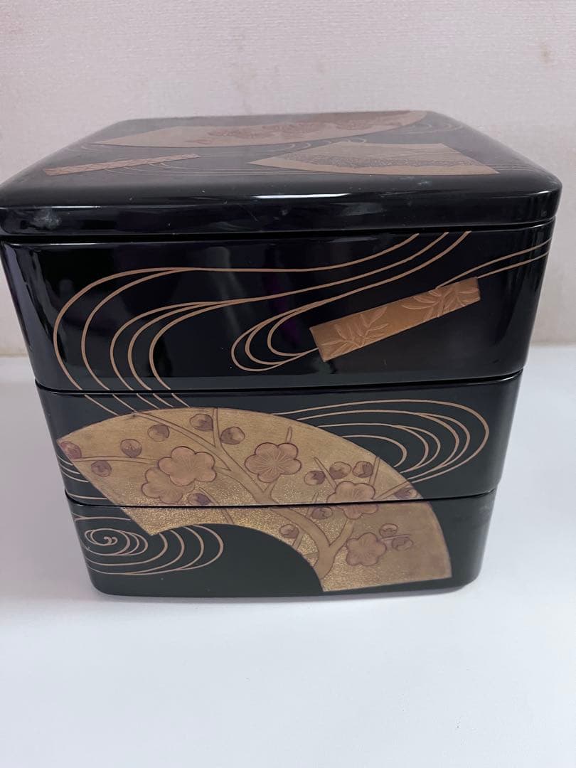 【未使用】輪島塗 蒔絵 三段重箱 お屠蘇 盃　酒器セット　中島忠平の作品