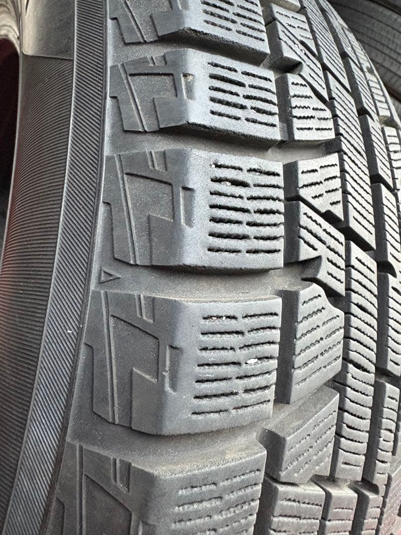 バリ山横浜スタッドレスタイヤ。4本のみ販売です。215/65R16 IG50