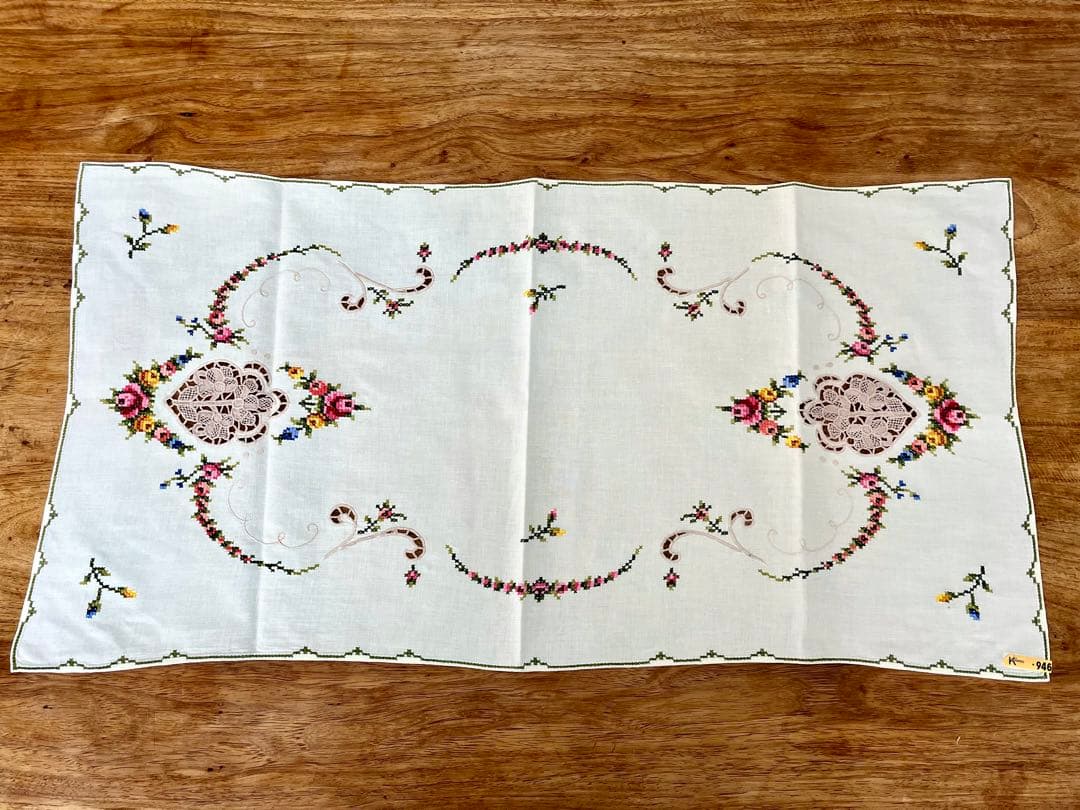 アンティーク　クロス　センターテーブル　手刺繍