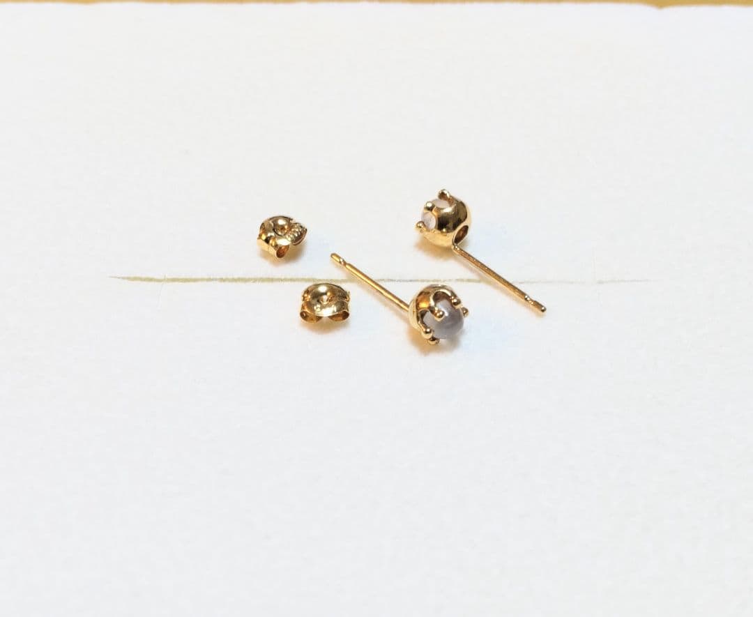 K18 ムーンストーンピアス 刻印あり