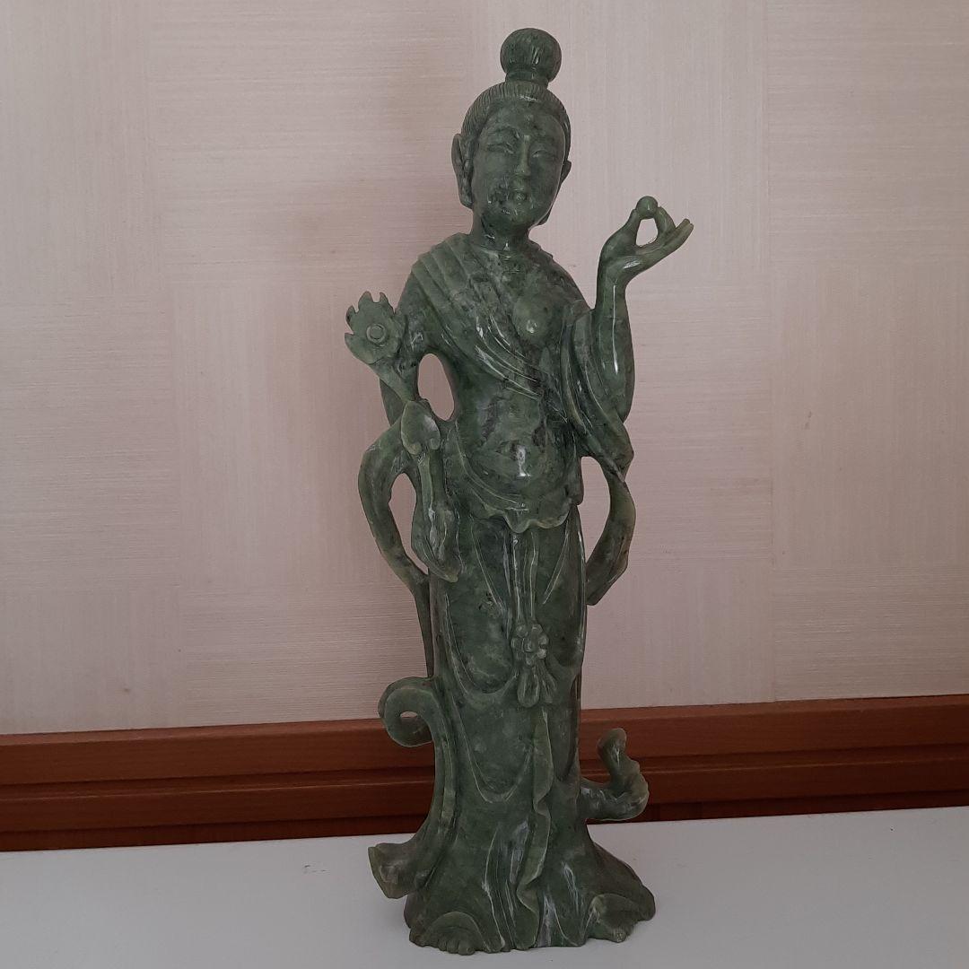 翡翠　観音様　重さ約1.7kg