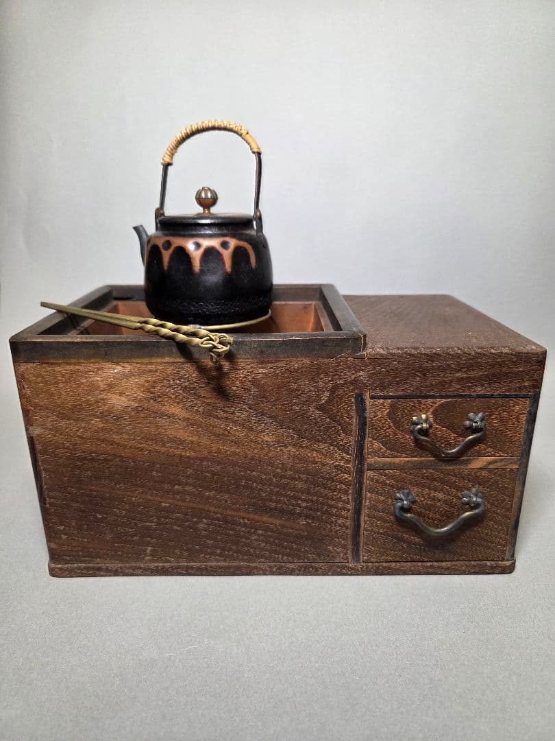 古い雛道具　大きな長火鉢とやかん　ミニチュア