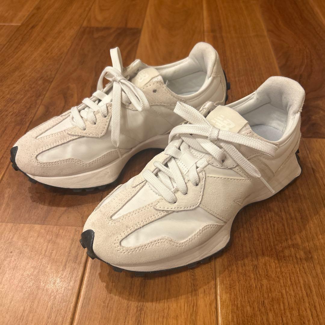 ニューバランス⭐︎327スニーカーベージュホワイト24センチ一回履美品