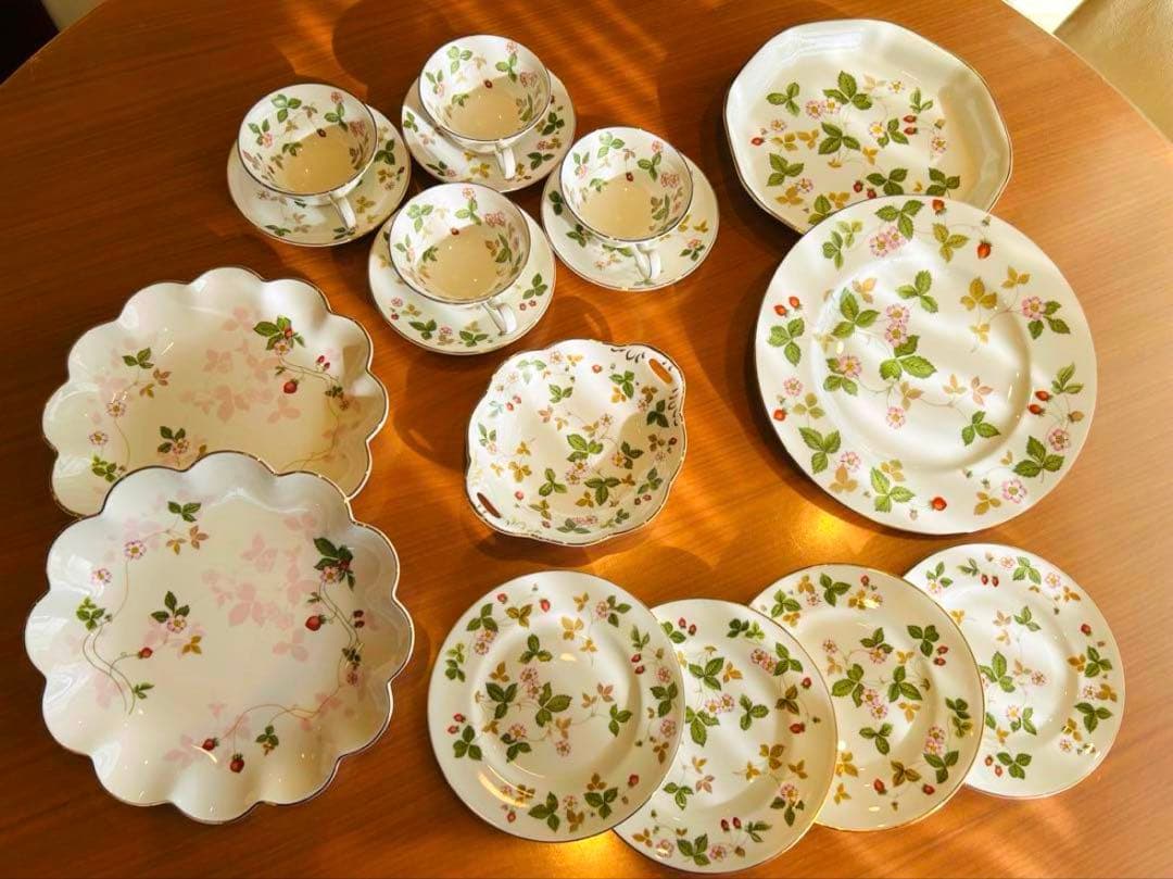 user_4af841f9 ワイルドストロベリー食器定価9万弱　計17点