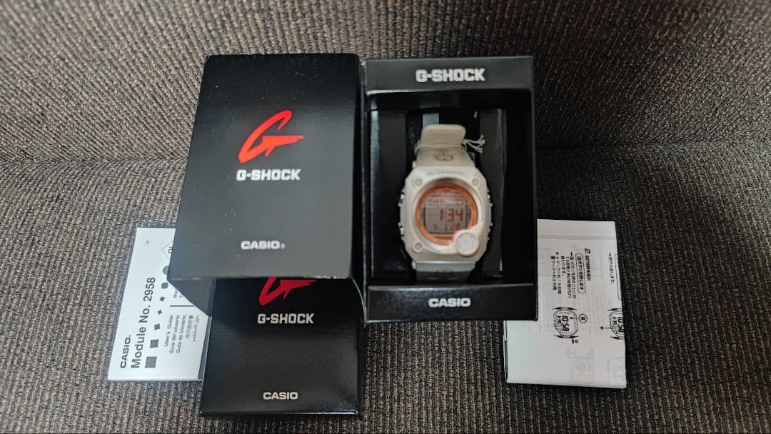CASIO G-SHOCK G-8000F デジタル腕時計 ホワイト