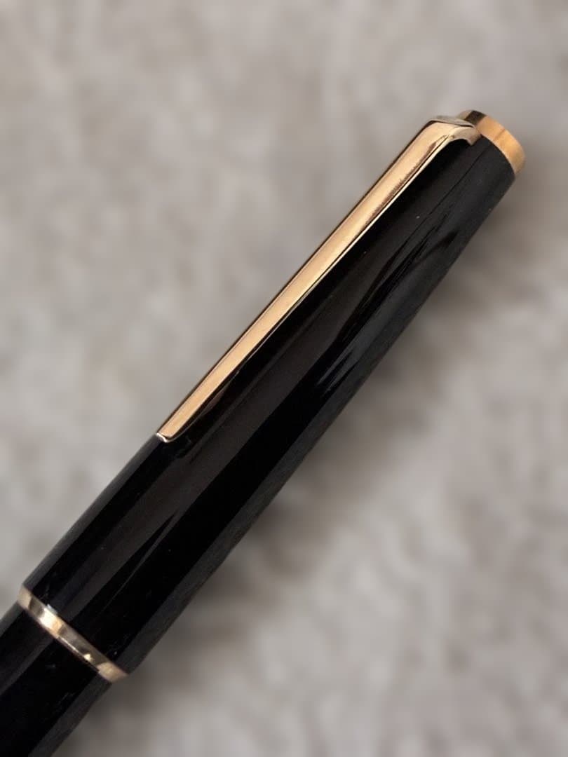 ◾️MONT BLANC モンブラン◾️万年筆◾️黒／金色◾️コンバーター付属◾️