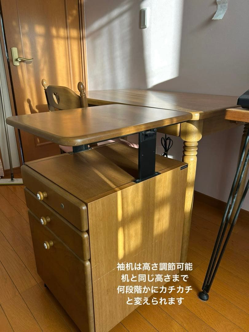 カリモク　机・イスと袖机（写真あり）の3点セット　⭐︎送料の関係で別売りです