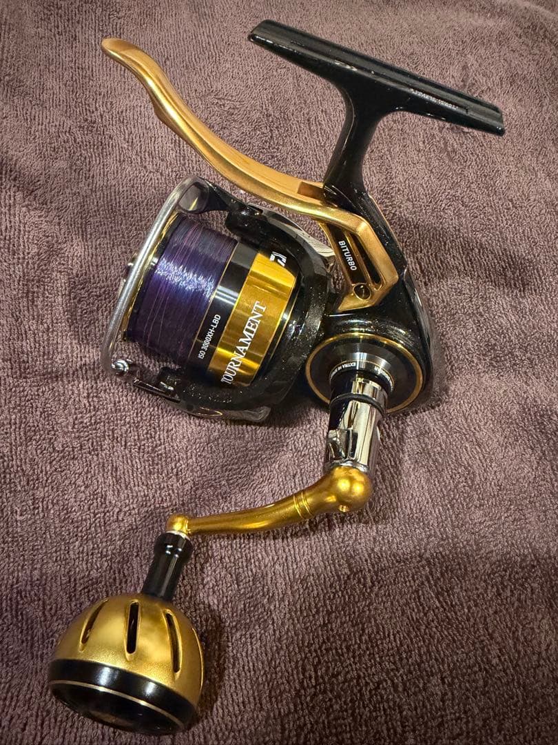 ダイワ22トーナメントISO 3000XH-LBDカスタム美品！