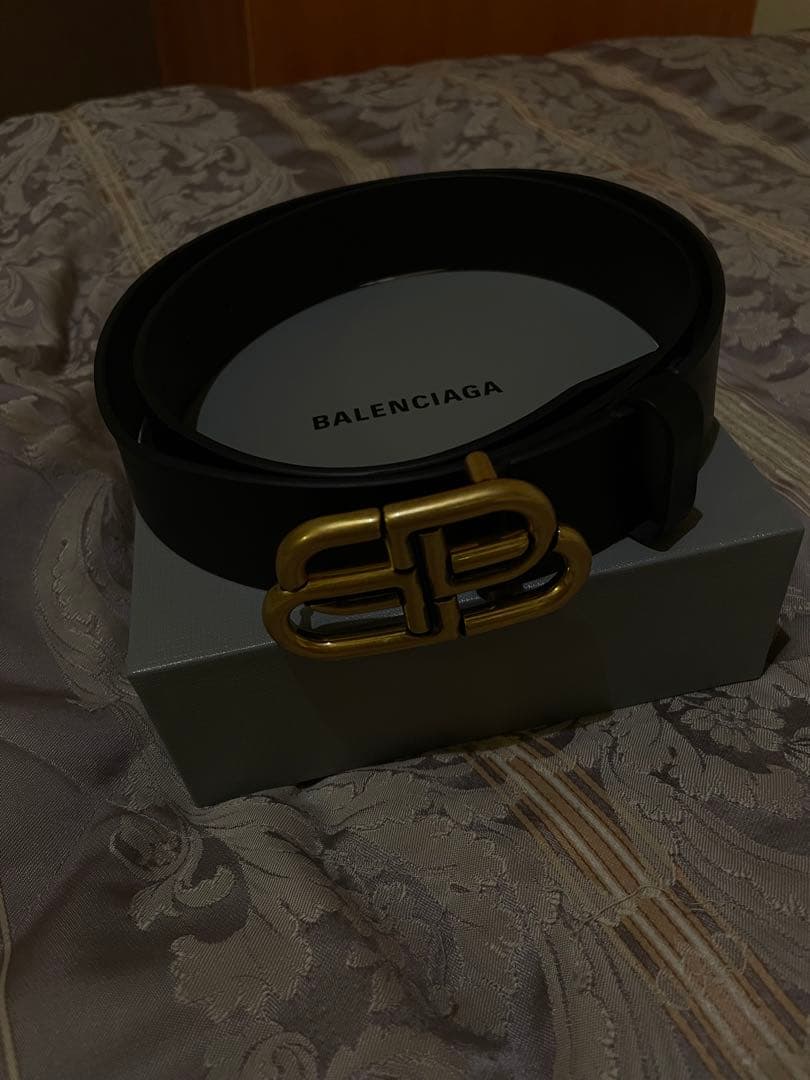 BALENCIAGA ブラックレザーベルト