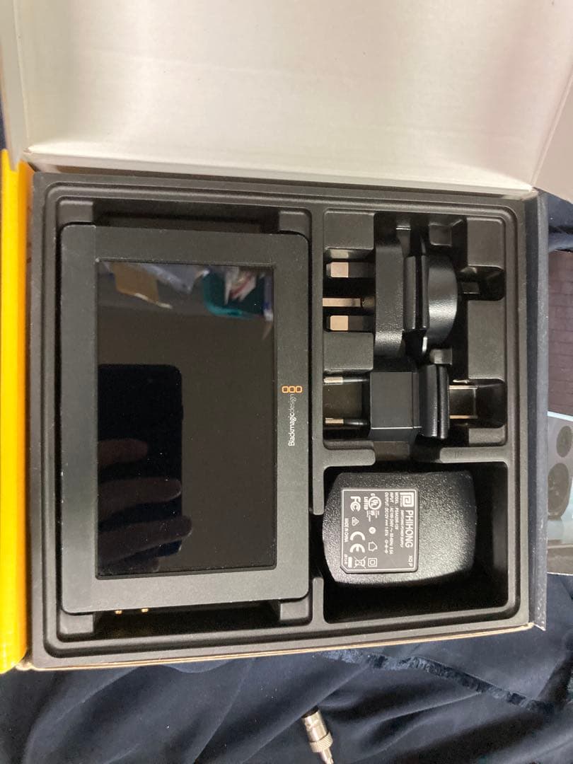 Blackmagic Video Assist 5インチフルHDモニター