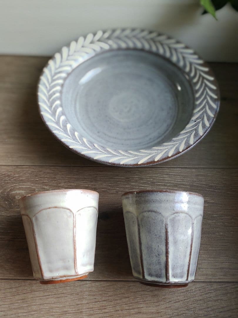 【じゅんさま専用です】薄灰茶　象嵌リーフ深皿26.5cm2枚・湯のみ二つ