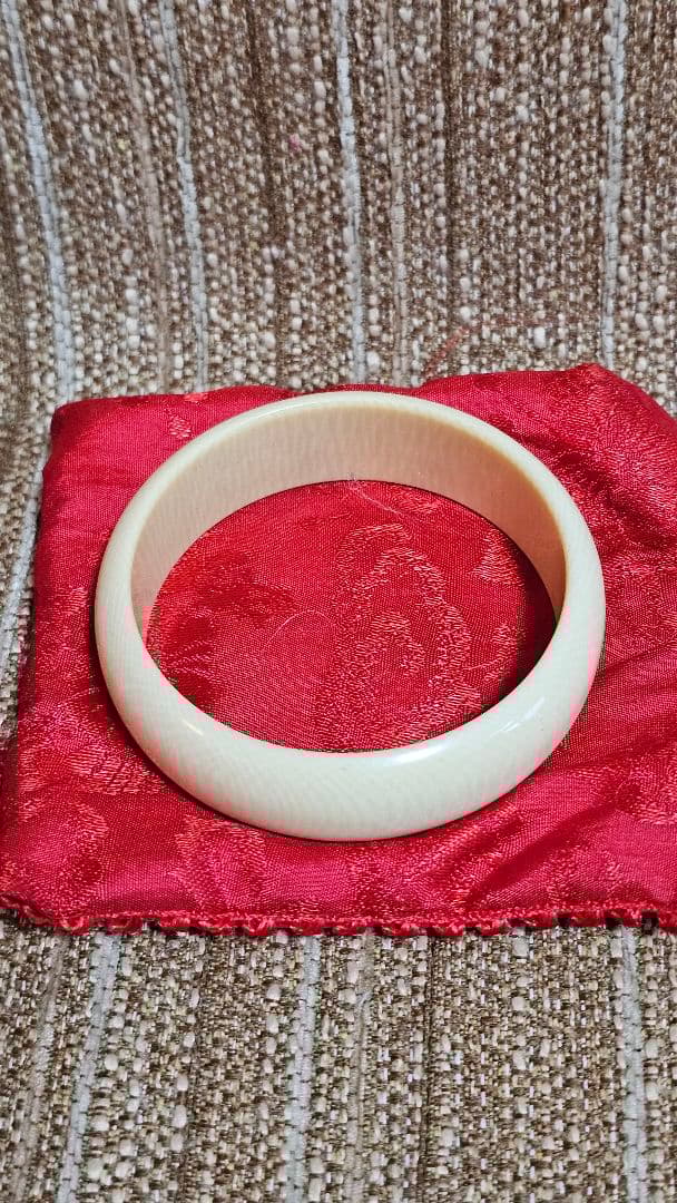 **様 象牙調　バングル