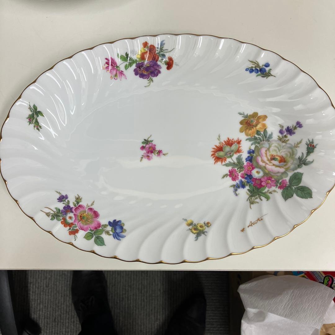 青白花柄円形皿と花柄楕円皿セット