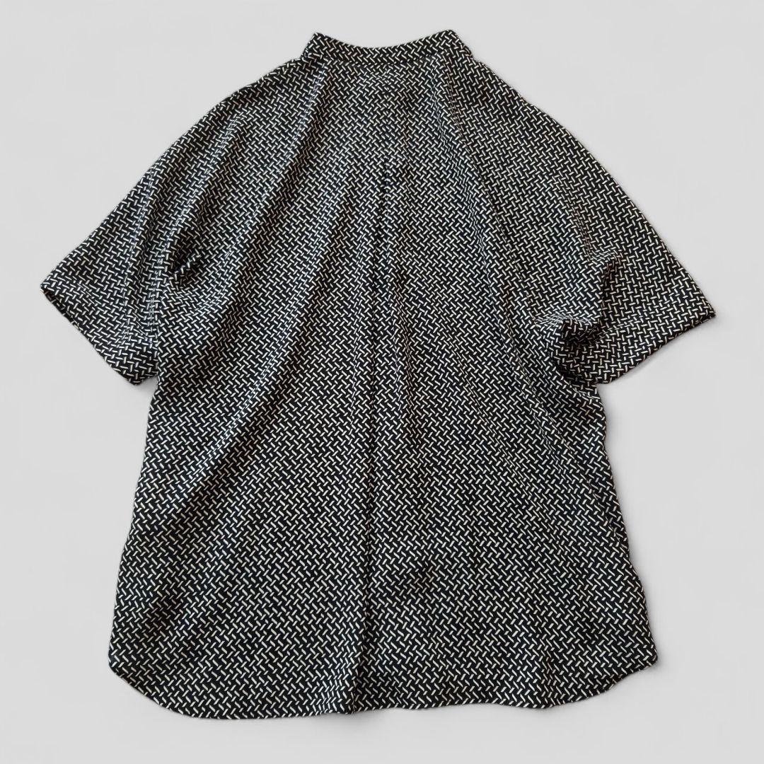 美品⭐iCB 24SS バックサテンアムンゼン 5分袖バンドカラーブラウス 総柄