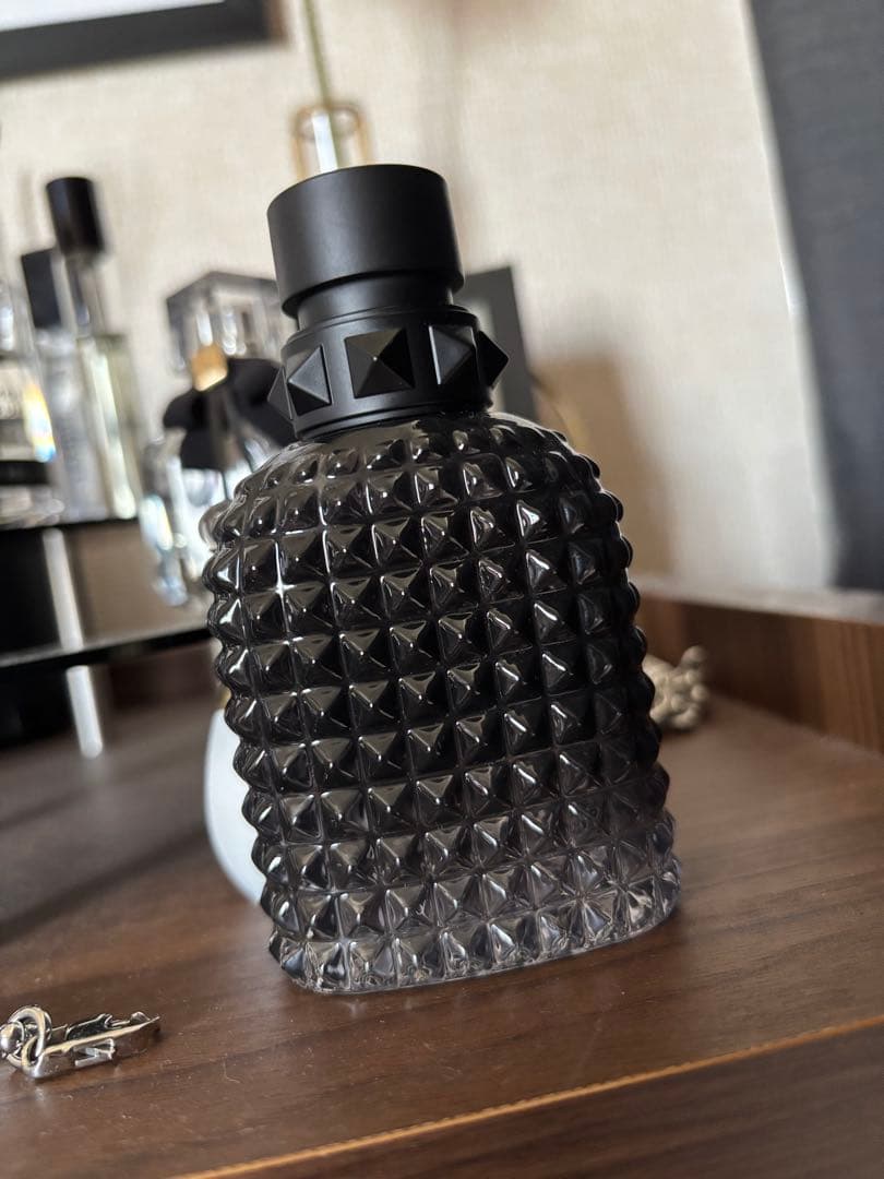 値引き中！VALENTINO ウオモ ボーン イン ローマ オードトワレ