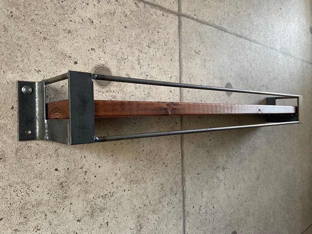 ウォールシェルフ　アイアン壁掛けラック　コレクションラック　ハンドメイド　男前