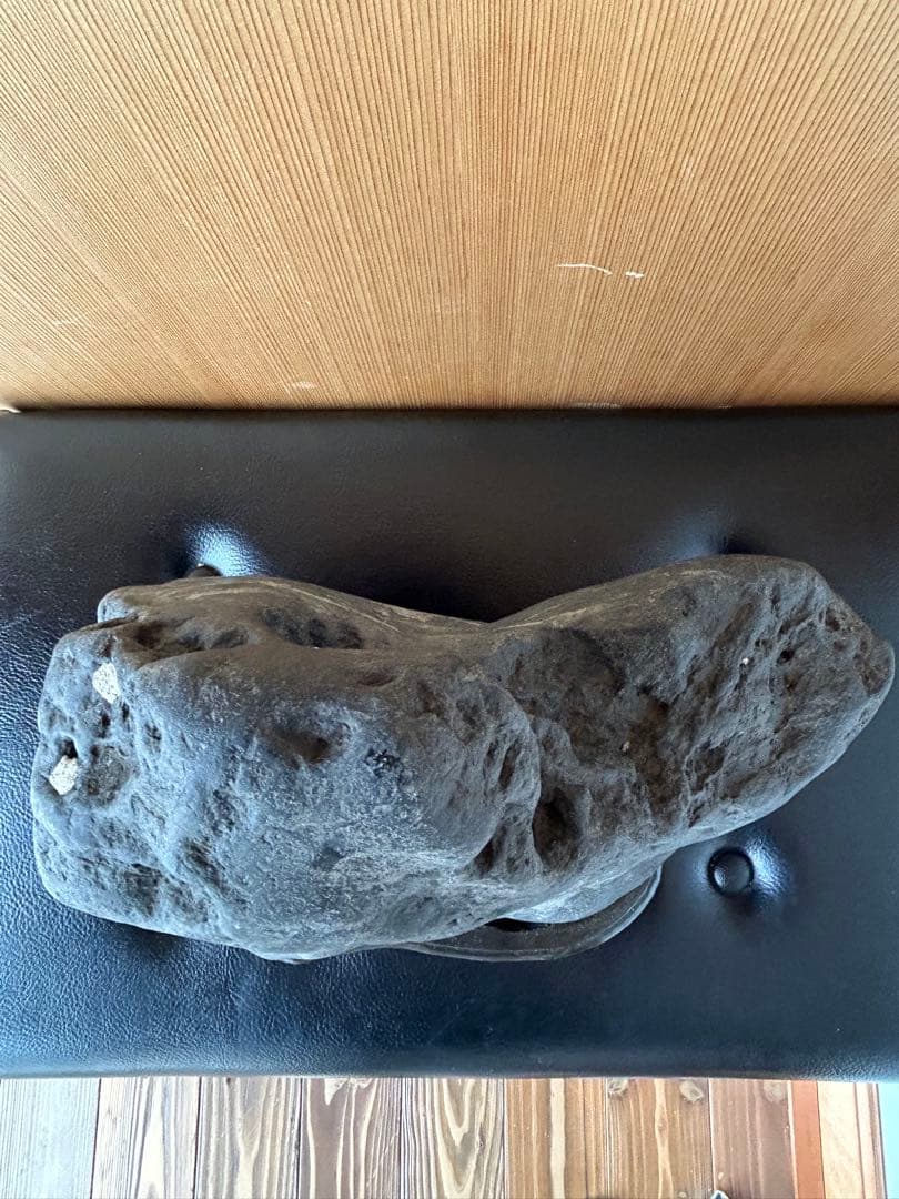 新潟県南魚沼市　水無川産　八海石　うぶ石　今後なかなか出て来ない一石です！