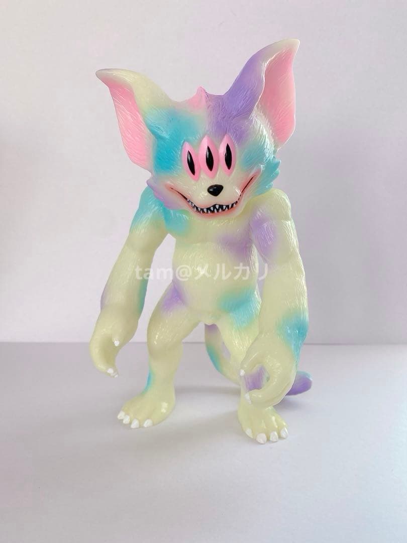 バイオレントキャット　ソフビ　蓄光　暴力猫　アートジャンキー