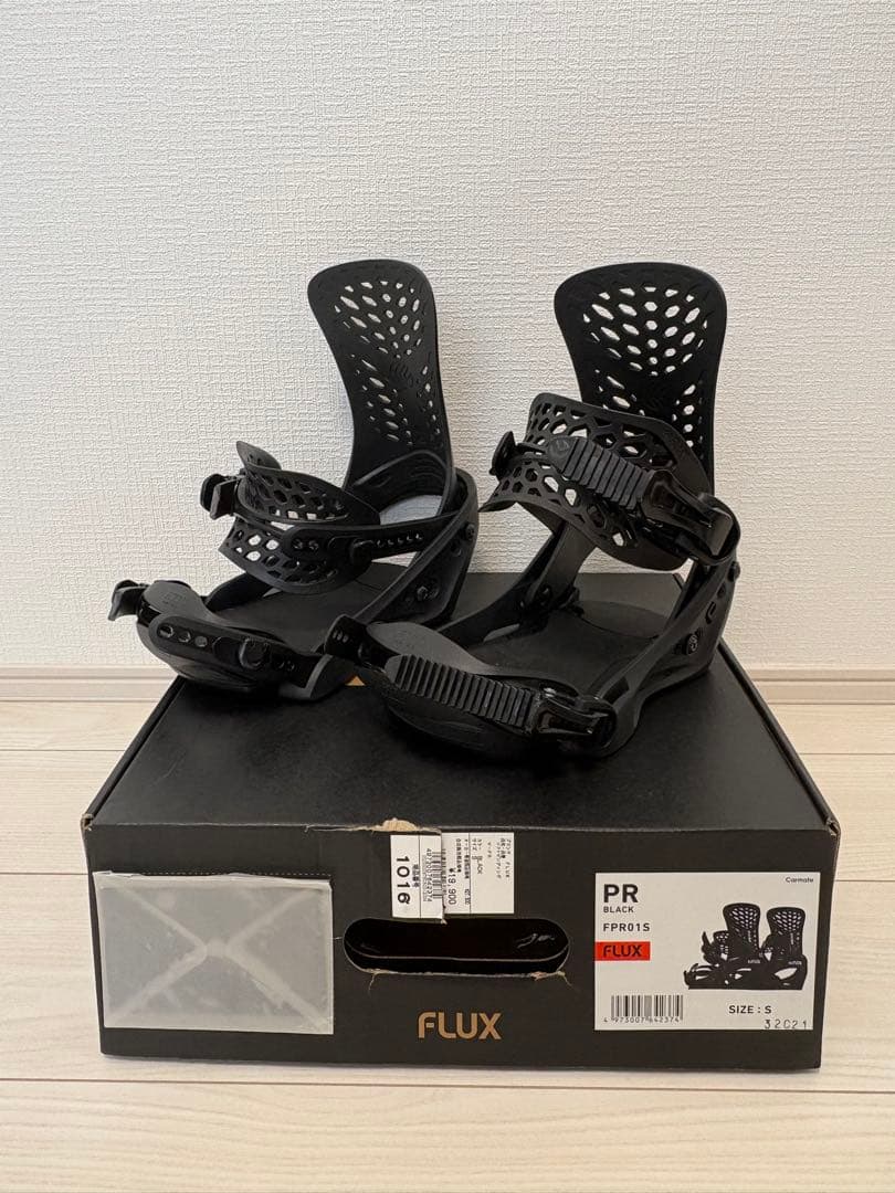 TNTC 143 スノーボード FLUXバインディングS、ケース付