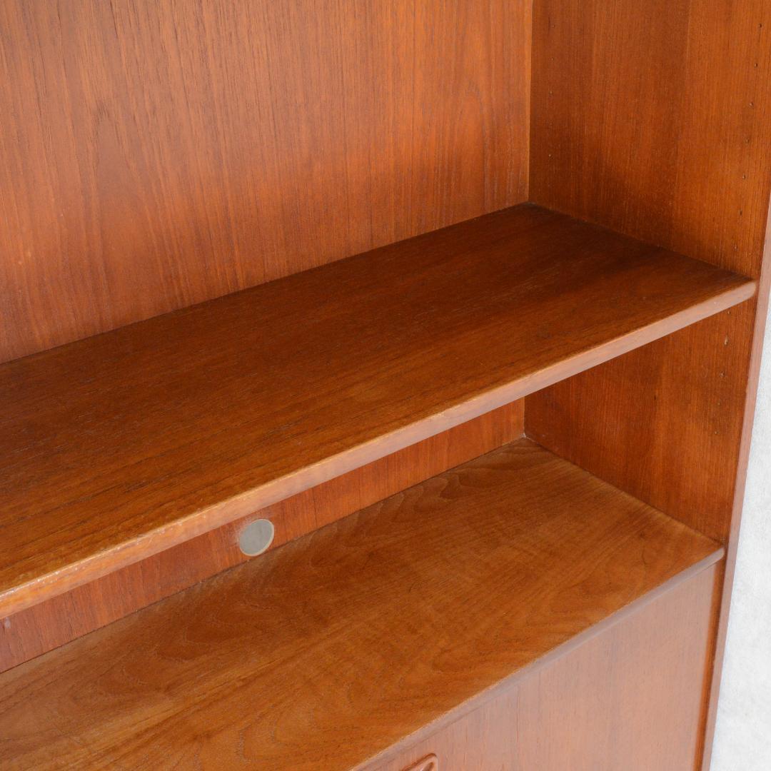 デンマーク 北欧ヴィンテージ チークシェルフ カップボード フラップ扉 北欧家具