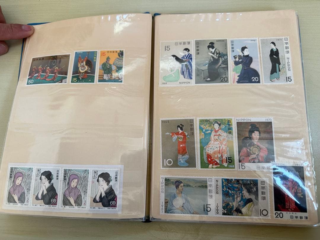 昭和記念切手アルバム 日本切手 未使用多数 ブロック連刷　蒸気機関車・美人画ほか