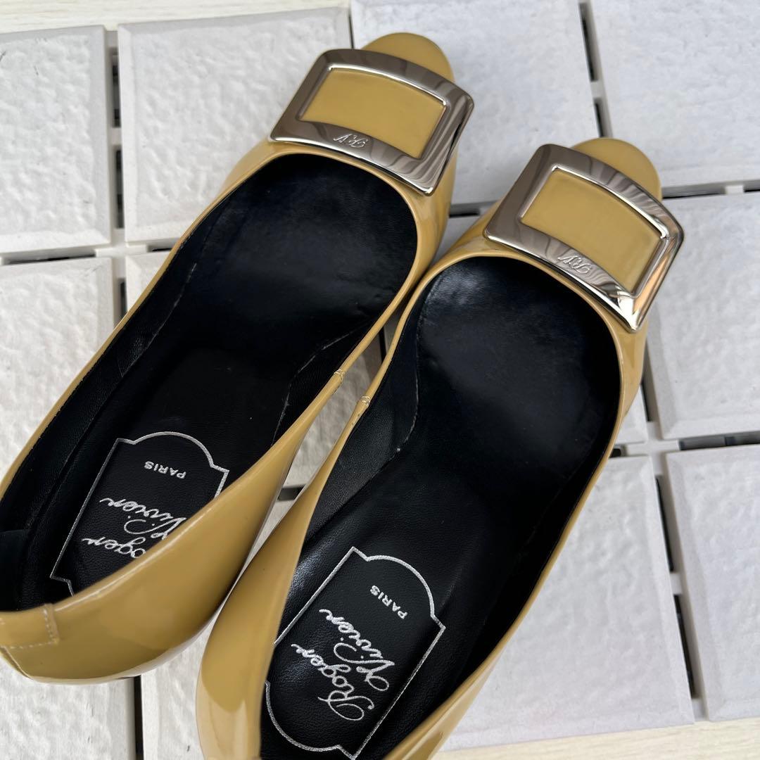 37 ROGER VIVIER 絵馬メル　パンプス　ベージュ　24