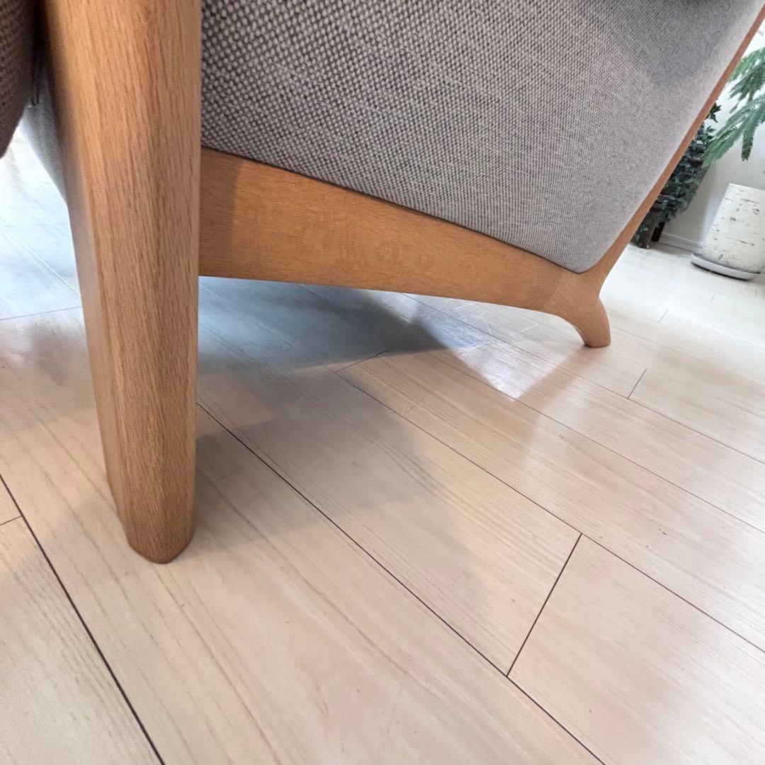 【美品】　カリモク ソファ グレー　布　UU49 北欧風 天然木　2人3人用