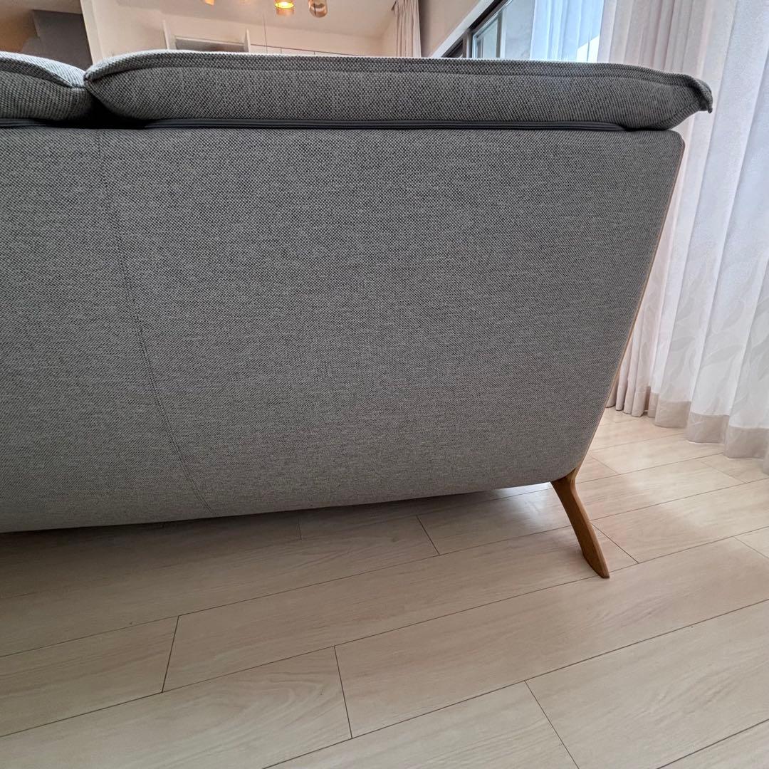 【美品】　カリモク ソファ グレー　布　UU49 北欧風 天然木　2人3人用