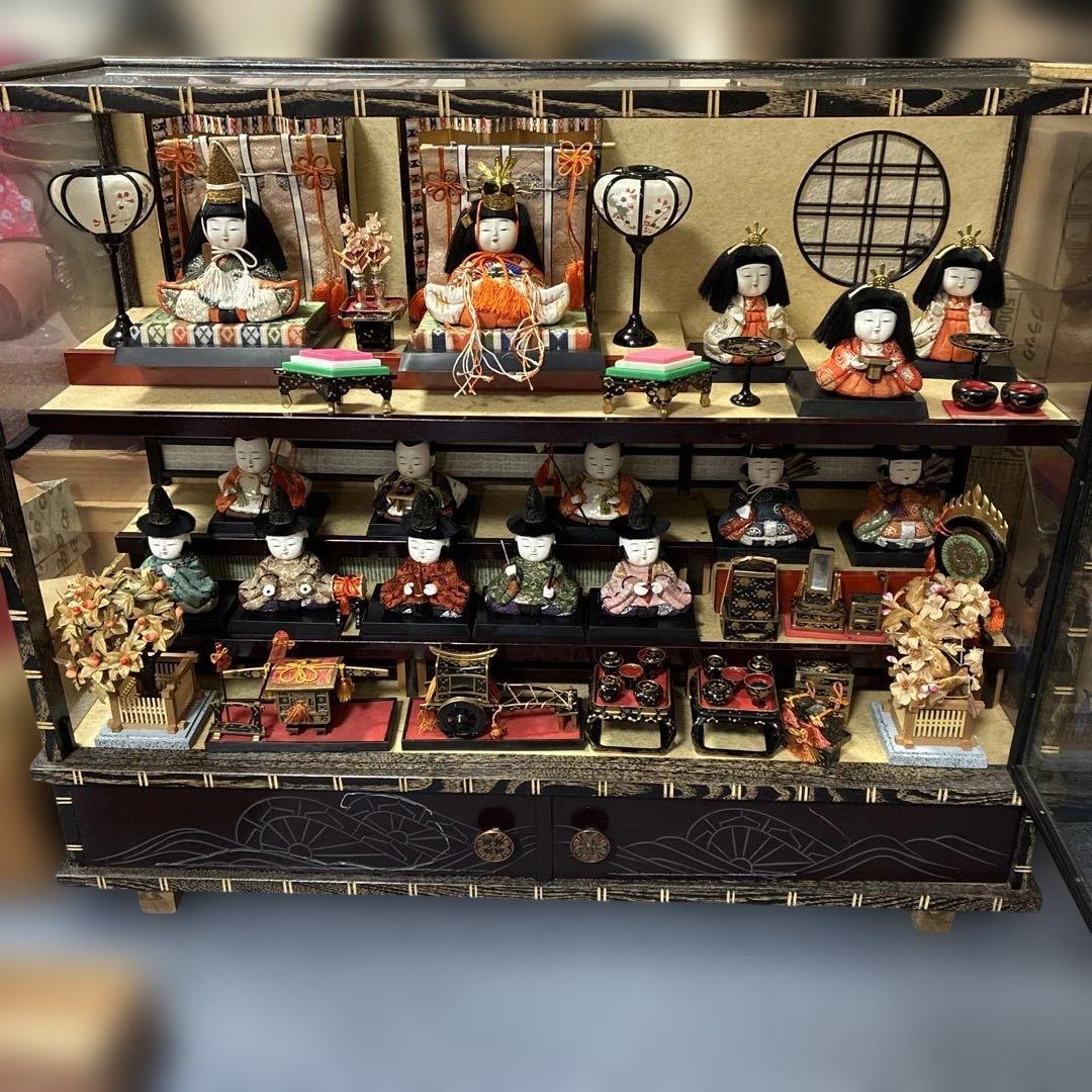 木目込み人形　十五人揃いの雛人形