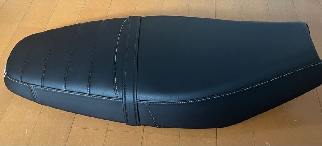 トライアンフ　スピードツイン900 2025年式　純正シート