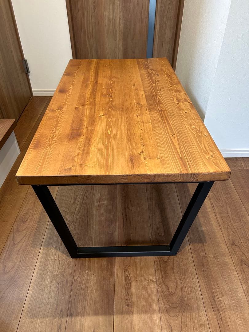 センターテーブル　カフェテーブル　ローテーブル　LOWYA