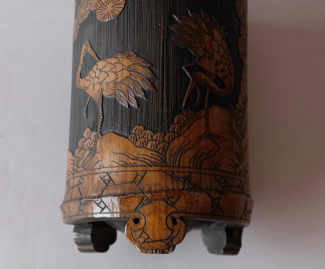 ☆李朝☆３足付/鶴・亀の模様の竹製の筆筒