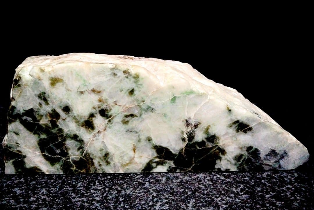 ★翡翠原石★糸魚川硬玉【小滝・切り出し・スライス394ｇ】