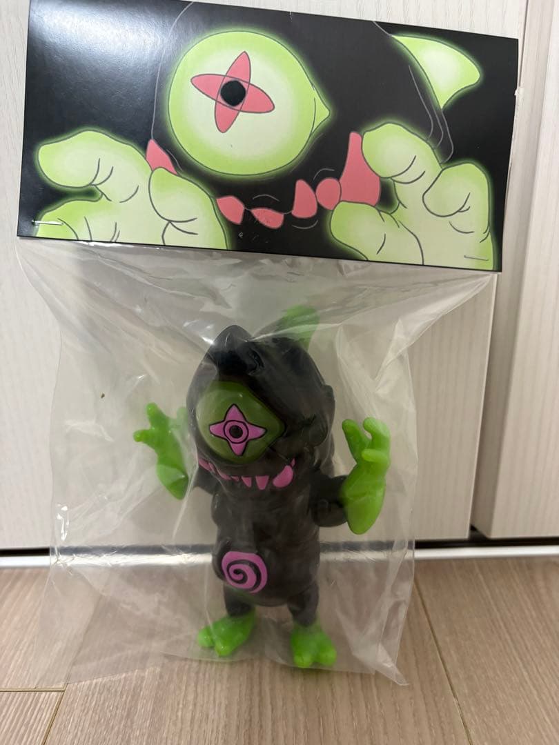 モモコスタジオ　地獄鮫　ソフビ