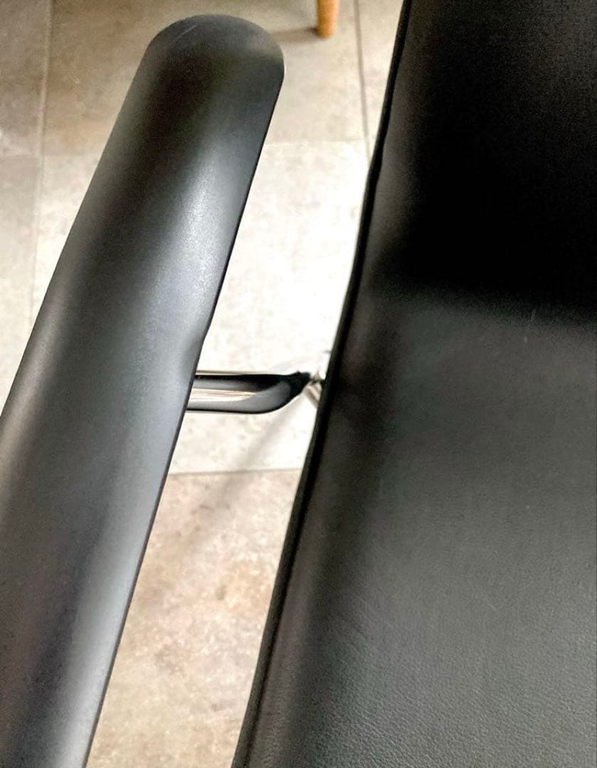 ②デンマーク製　Magnus Olesen マグナスオルセン　レザーチェアー