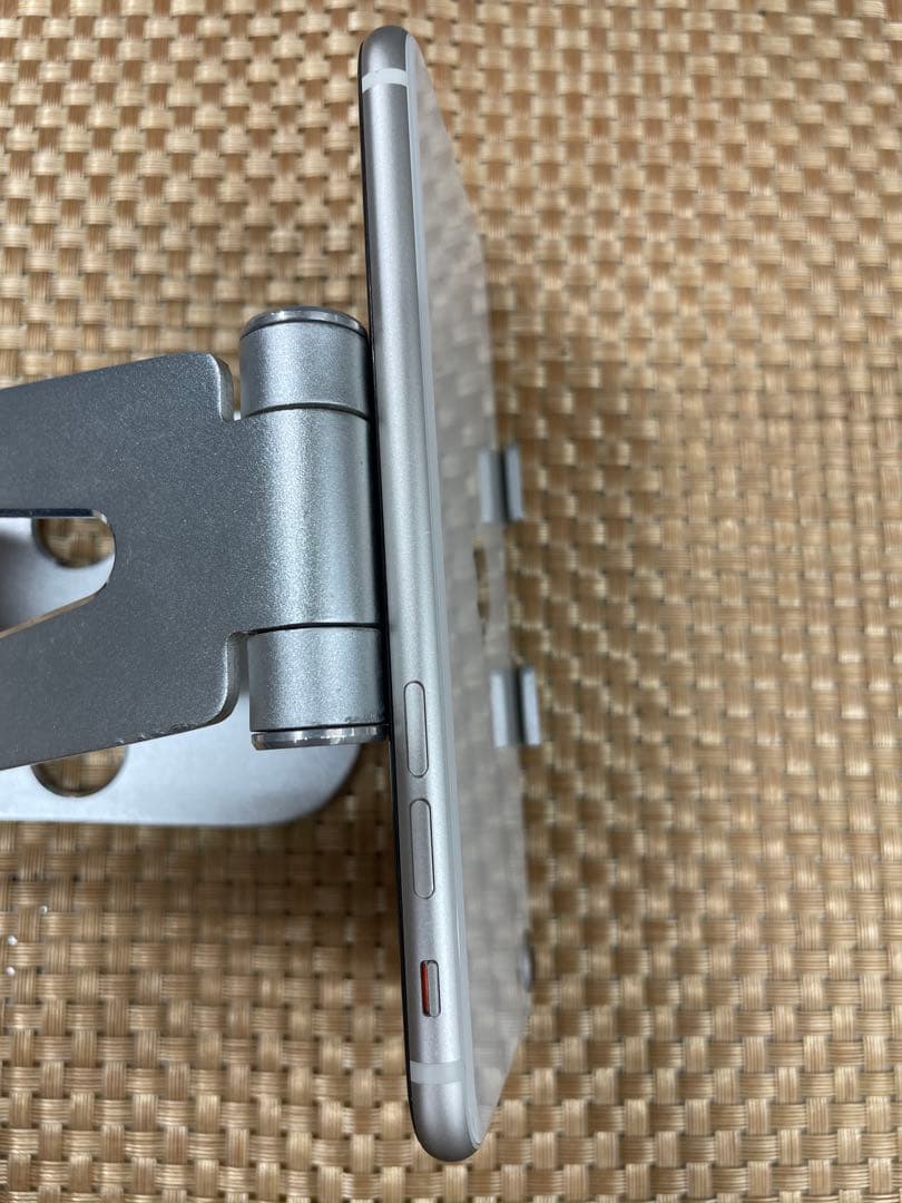 iPhone SE 第3世代 64 GB スターライトSIMフリー【2597】