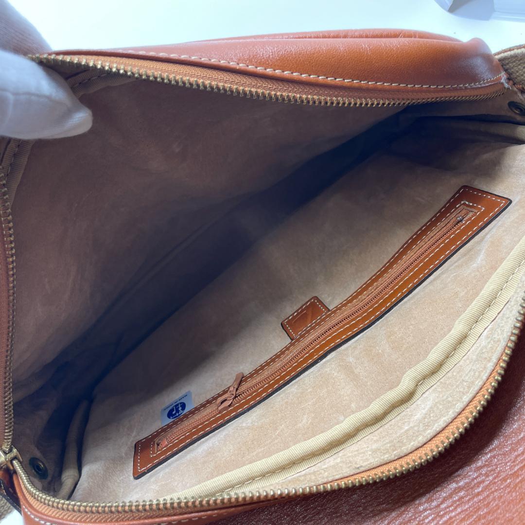 土屋鞄 ショルダーバッグ　メッセンジャーバッグ　ブラウン　レザー　スクエア