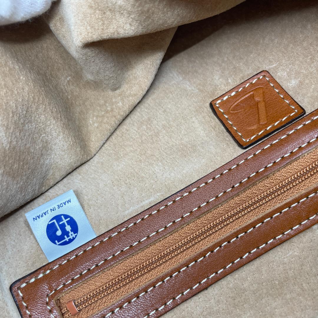 土屋鞄 ショルダーバッグ　メッセンジャーバッグ　ブラウン　レザー　スクエア